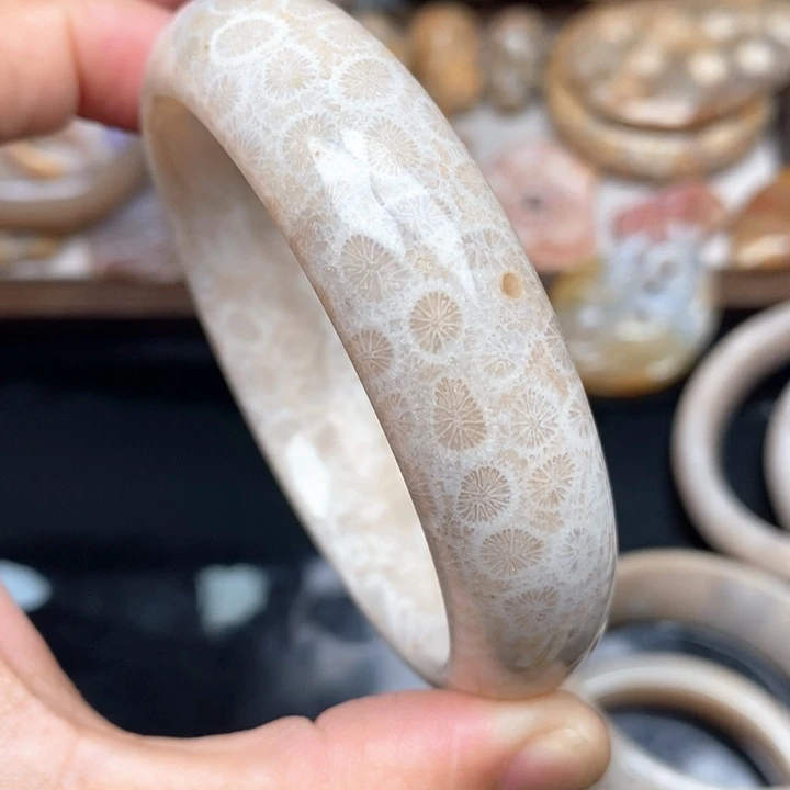 硅化珊瑚（珊瑚玉）手镯未镶嵌战*红