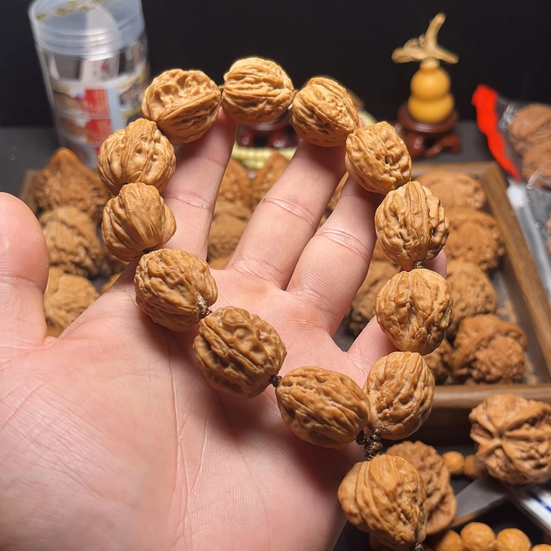 勒***苦核桃手串/手链老树白狮子异形手持