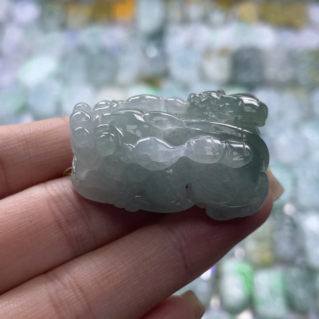 翡翠未镶嵌颈饰貔貅