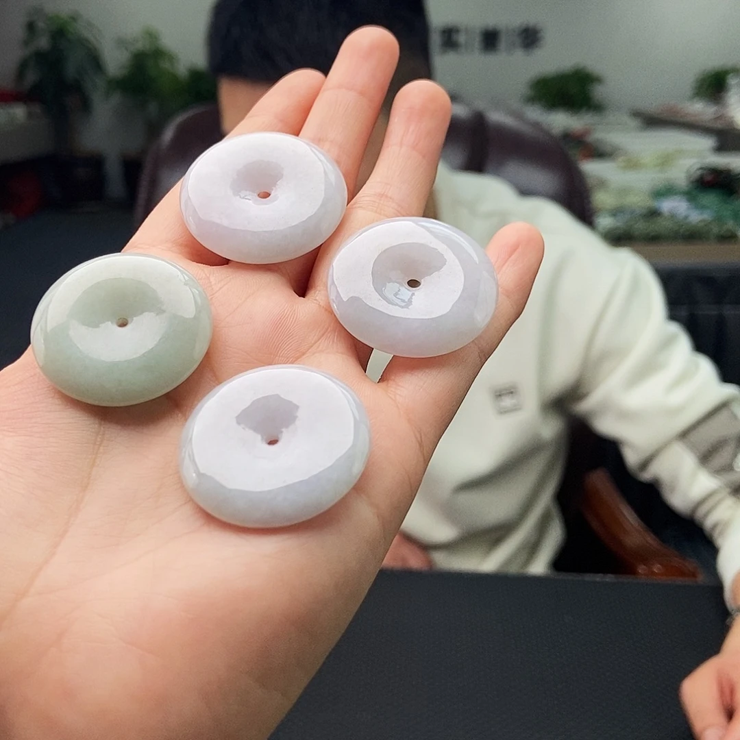 翡翠未镶嵌颈饰颜色多样性发拍一发一