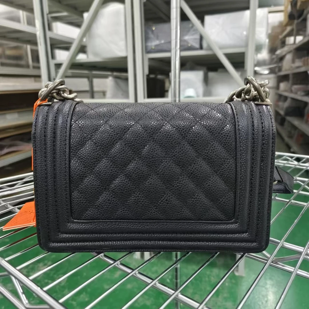 时尚新款真皮女包斜挎包 10677 黑色