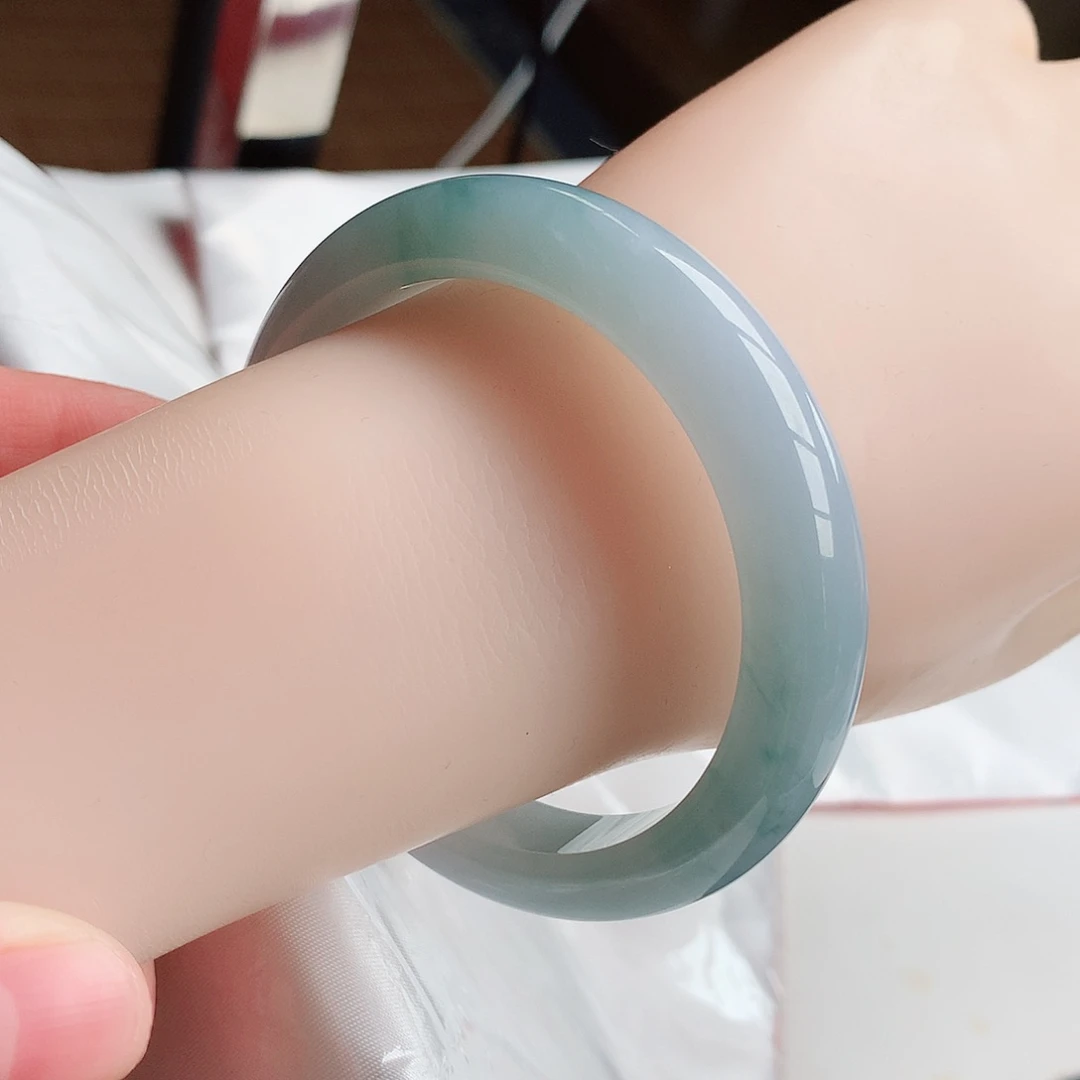 翡翠手镯未镶嵌天然翡翠A货