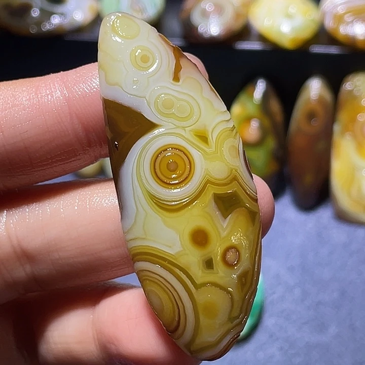 玛瑙/玉髓未镶嵌珠宝奇石
