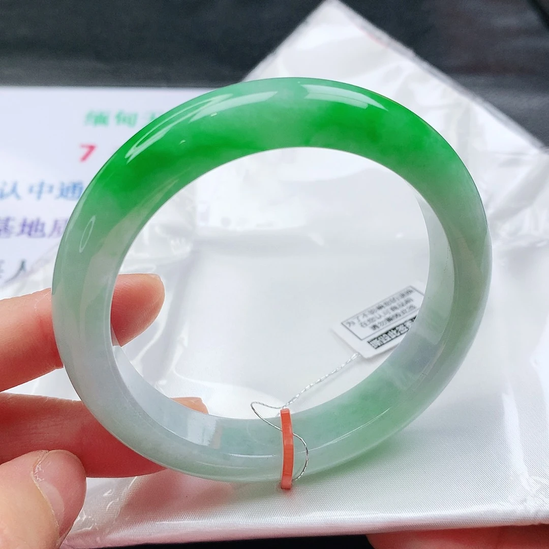翡翠手镯未镶嵌天然翡翠手镯