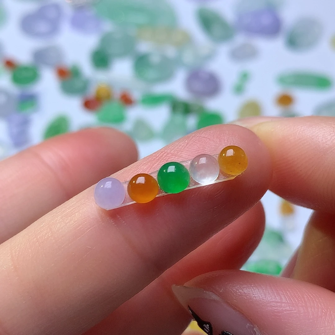 翡翠未镶嵌颈饰排戒