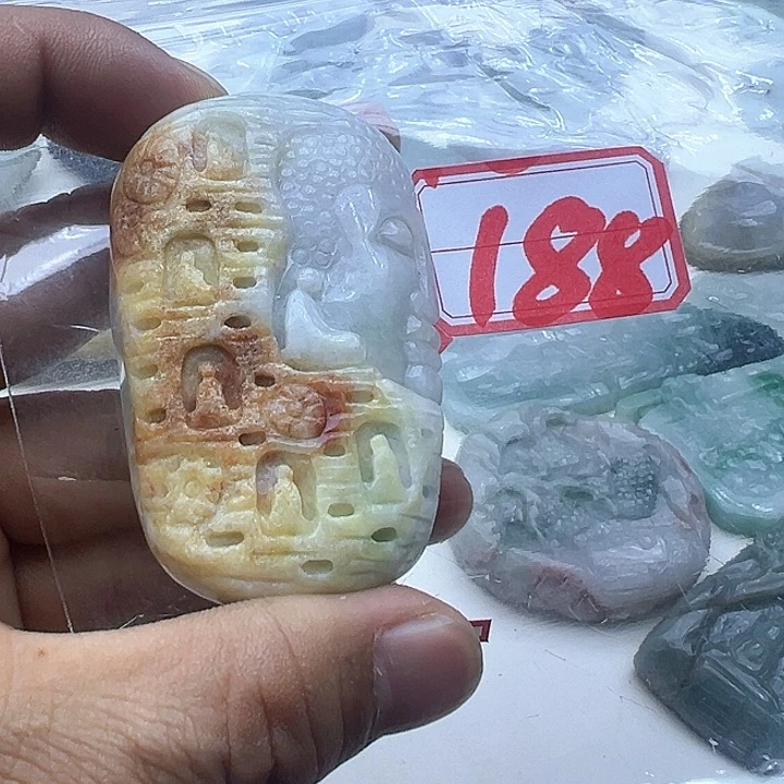 翡翠颈饰未镶嵌杨*