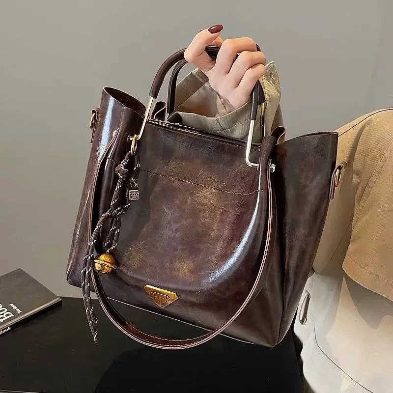 跨境高级质感托特包包女2025新款冬季百搭单肩斜挎腋下手提水桶包