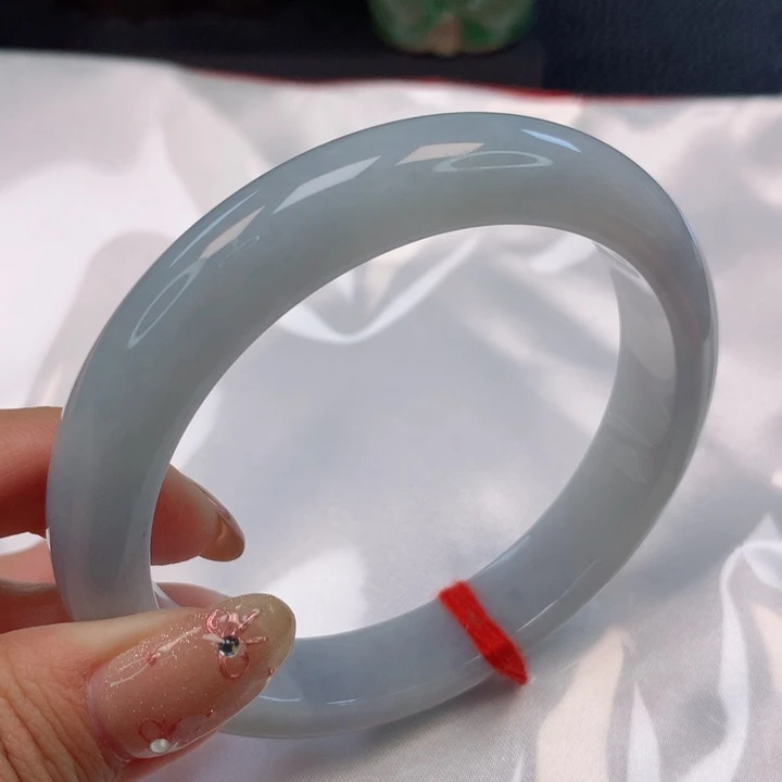 翡翠手镯未镶嵌61圈