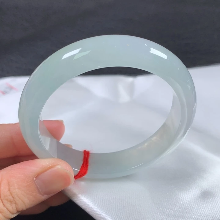 翡翠未镶嵌手镯