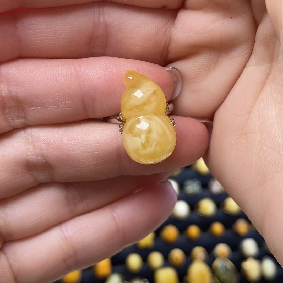 琥珀未镶嵌裸石成品