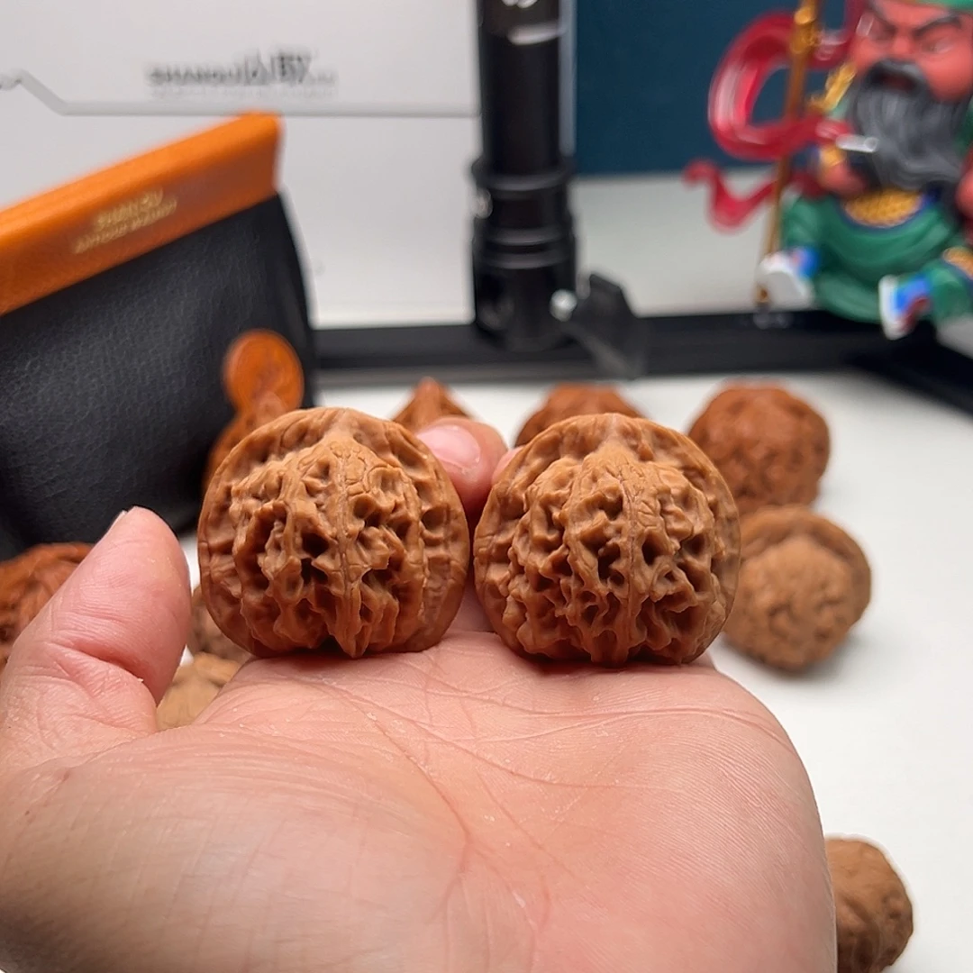 老***H吊坠文玩核桃一代天地