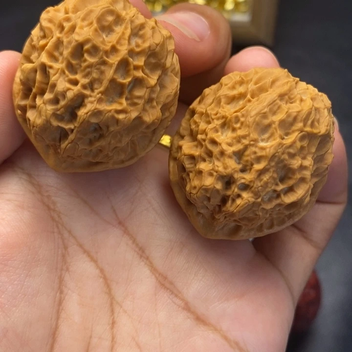 文玩核桃把件41尺珊瑚绣球
