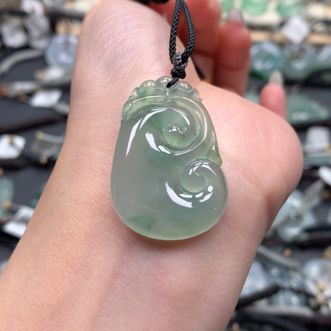 翡翠颈饰未镶嵌如意