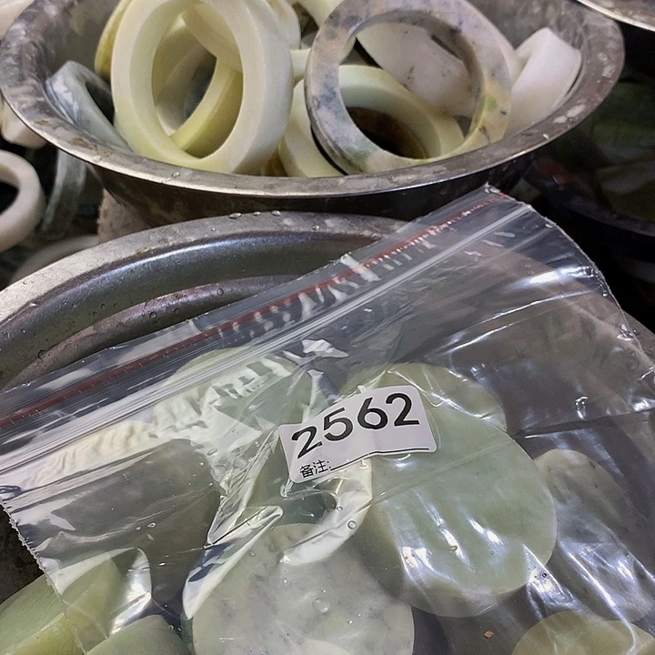 我***潇未镶嵌蛇纹石玉手镯