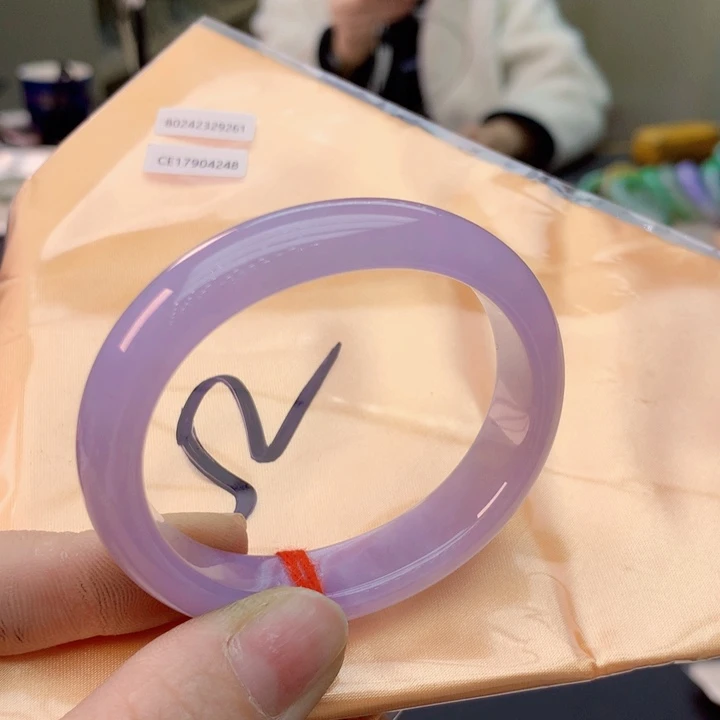 翡翠手镯未镶嵌翡翠手镯