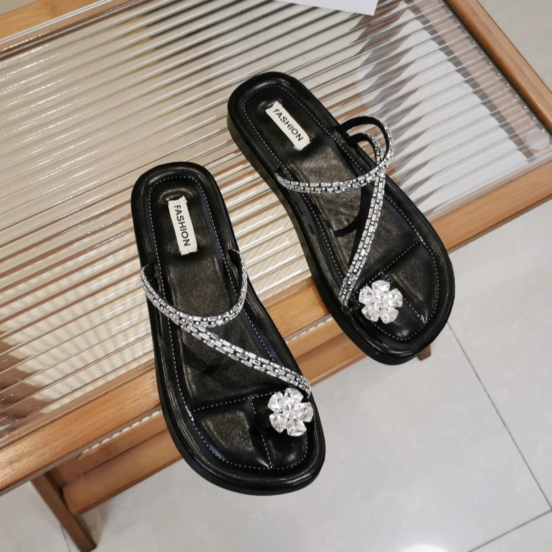 616-6高级感水钻一字拖女夏外穿2025新款舒适不累脚平底夹趾拖鞋