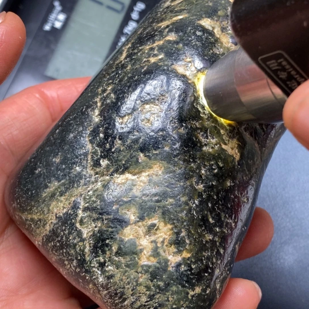 和田玉未镶嵌车挂