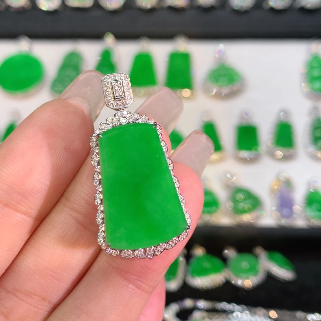 猫***哩翡翠18K金镶嵌颈饰