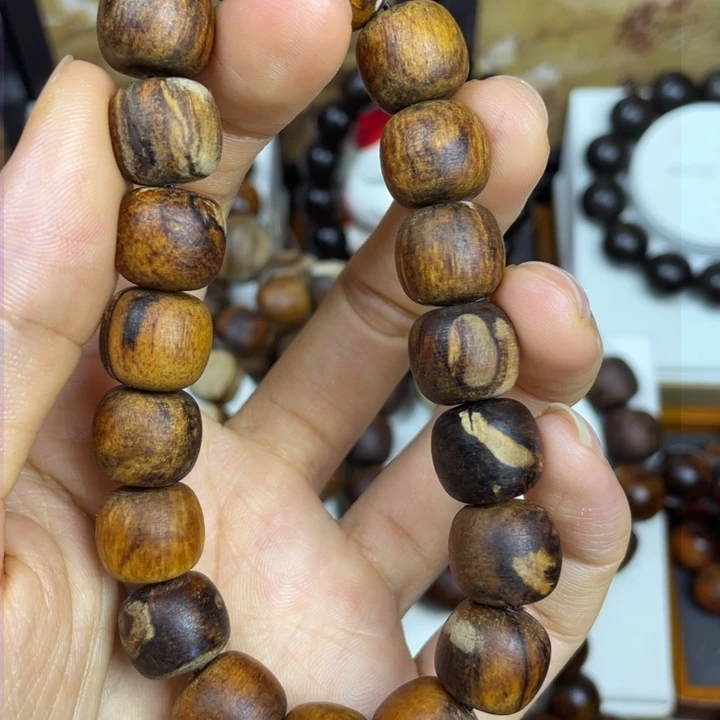 贡木其他小瑕疵的手串