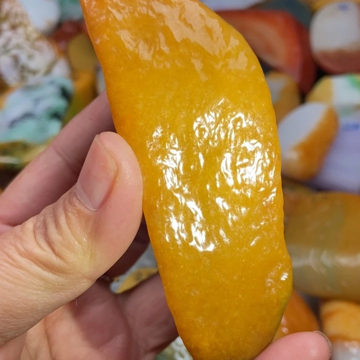 翡翠未镶嵌颈饰缅甸