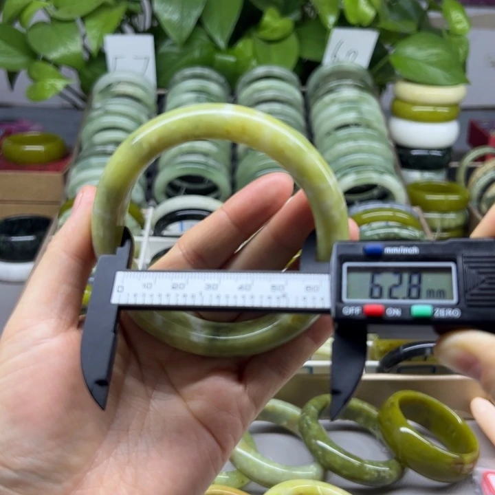 蛇纹石玉未镶嵌手镯18