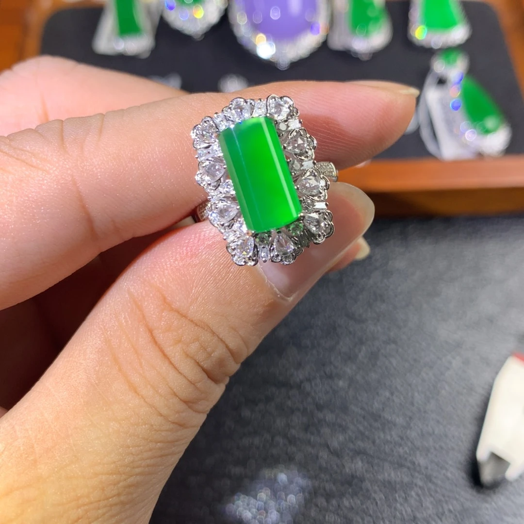 翡翠18K金镶嵌戒指