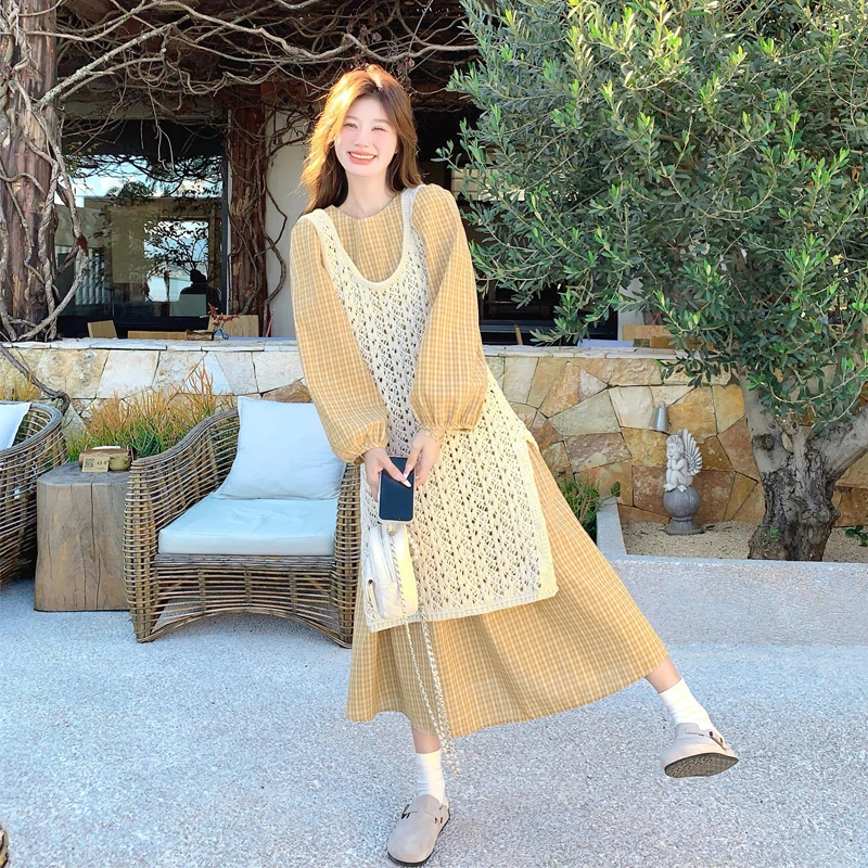 甜美减龄连衣裙套装女2025春秋新款森系针织钩花罩衫格子裙两件套