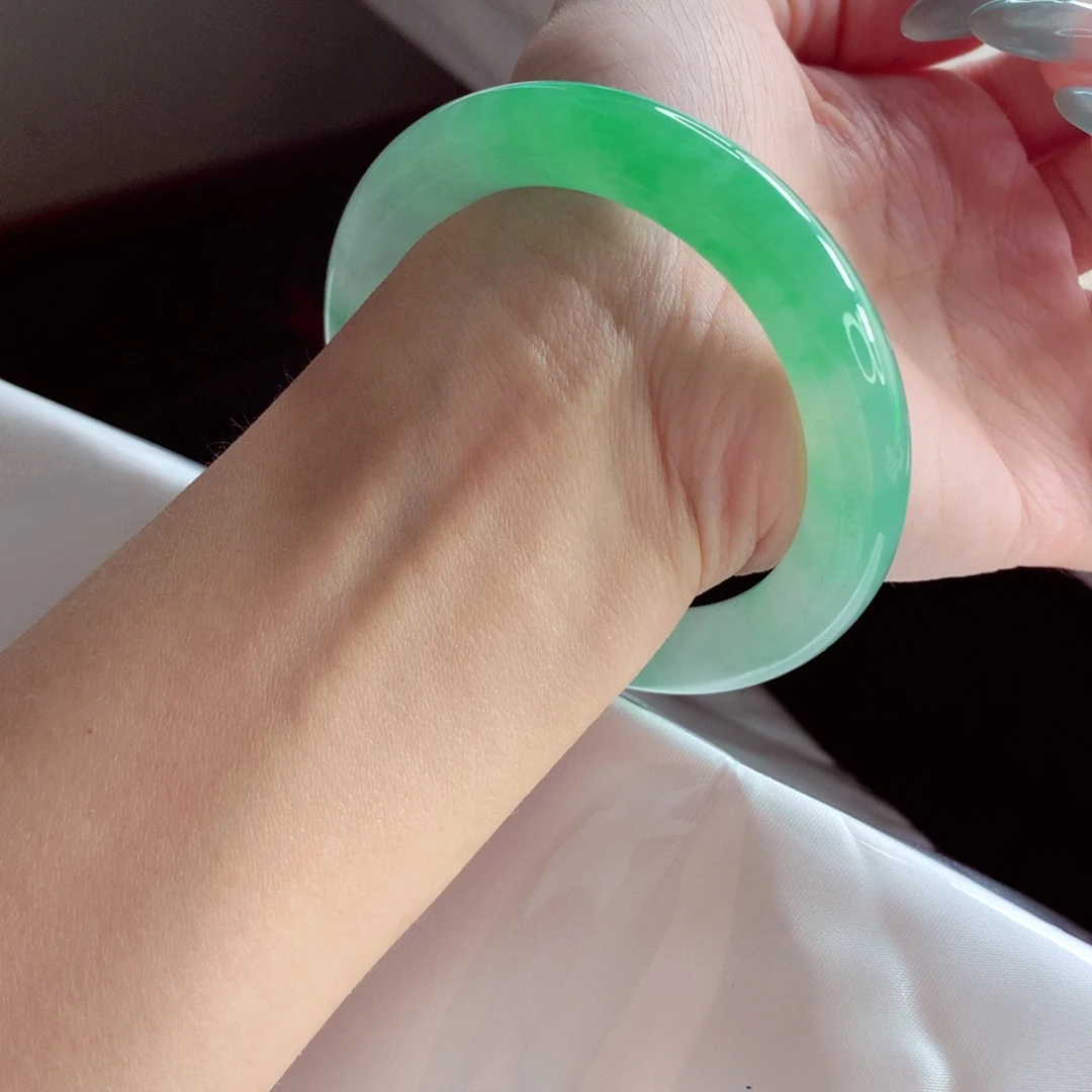 翡翠手镯未镶嵌52.4圆条 半山水正阳绿 灵