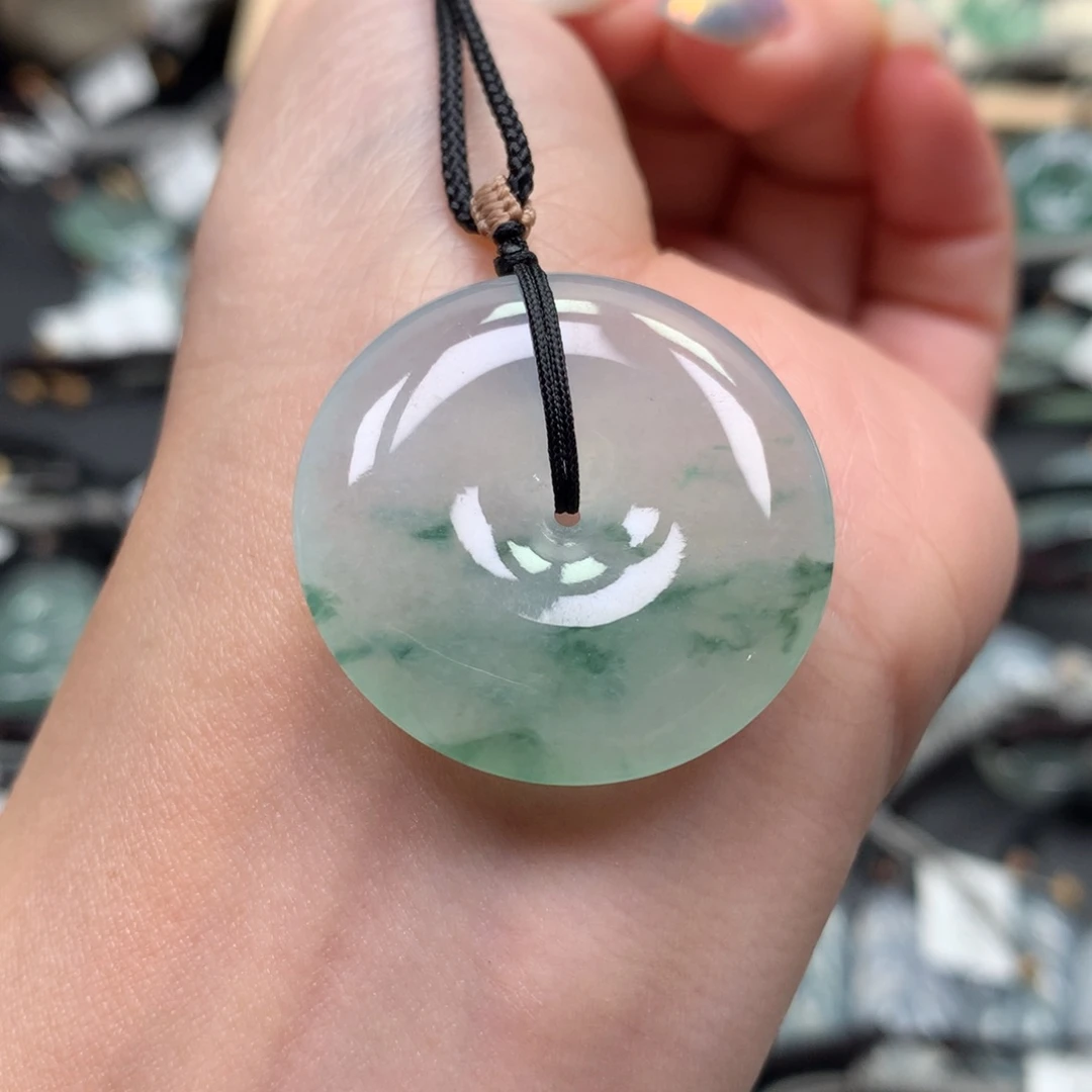 翡翠颈饰未镶嵌扣子