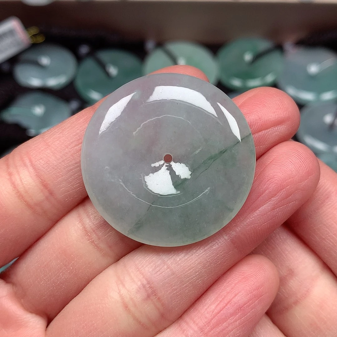 翡翠颈饰未镶嵌平安扣