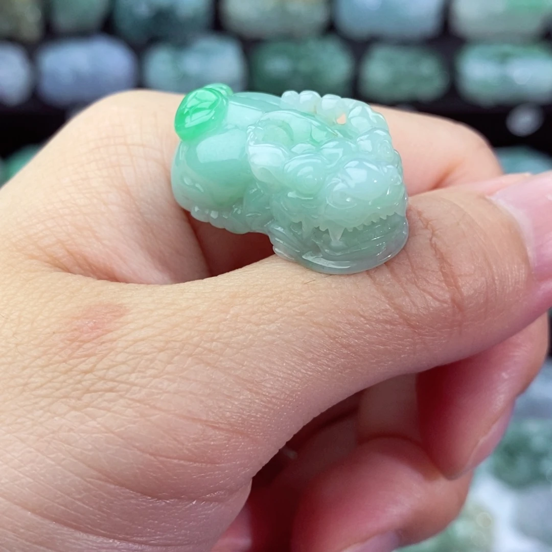 翡翠颈饰未镶嵌天然