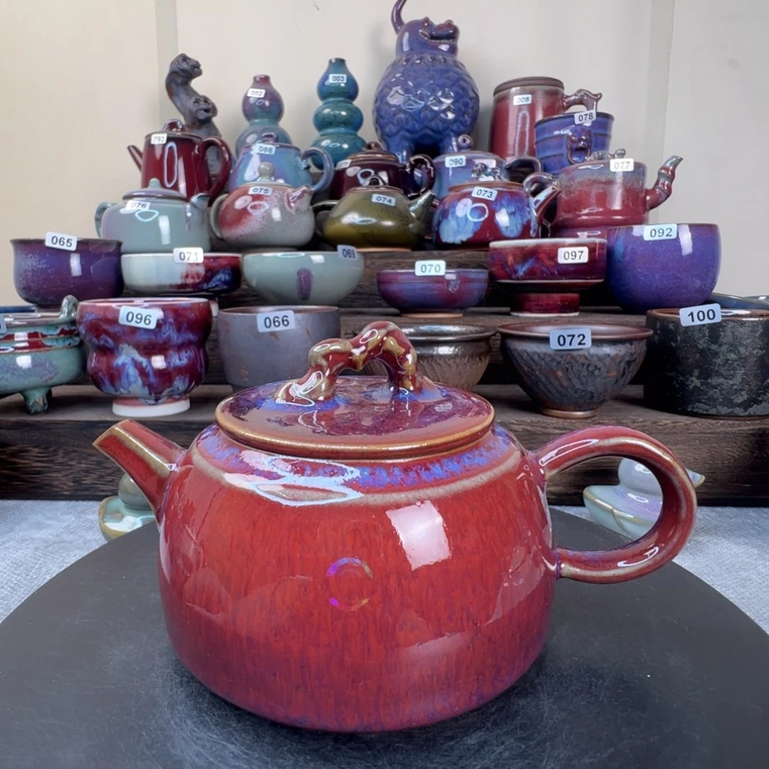 时来运转桔红色茶壶一把