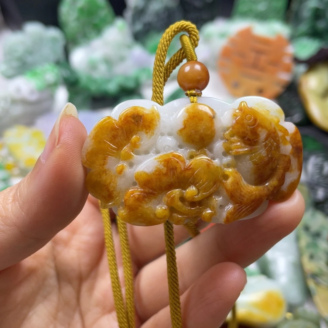 翡翠颈饰未镶嵌董*牌子