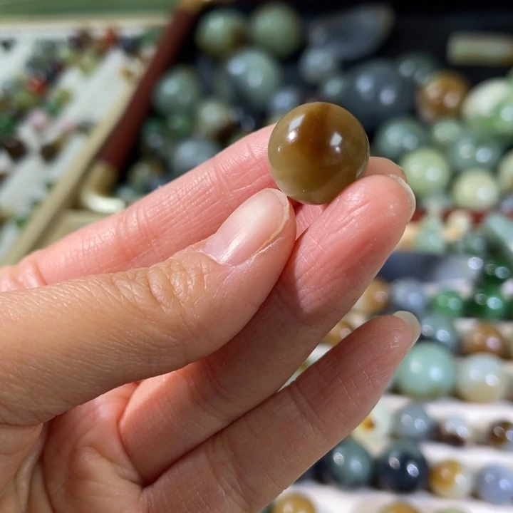 和田玉（糖玉）未镶嵌珠宝半成品15.8