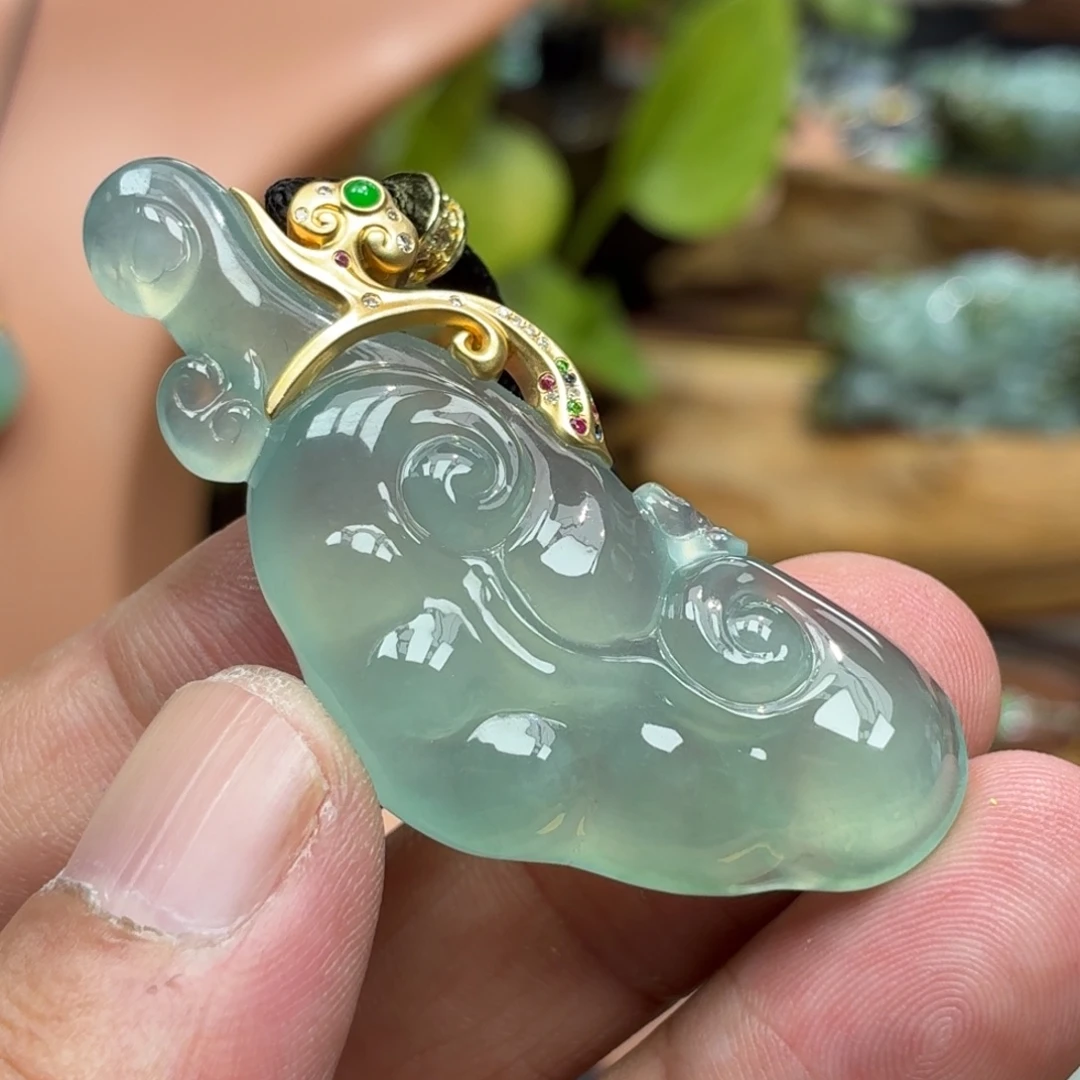 翡翠18K金镶嵌颈饰