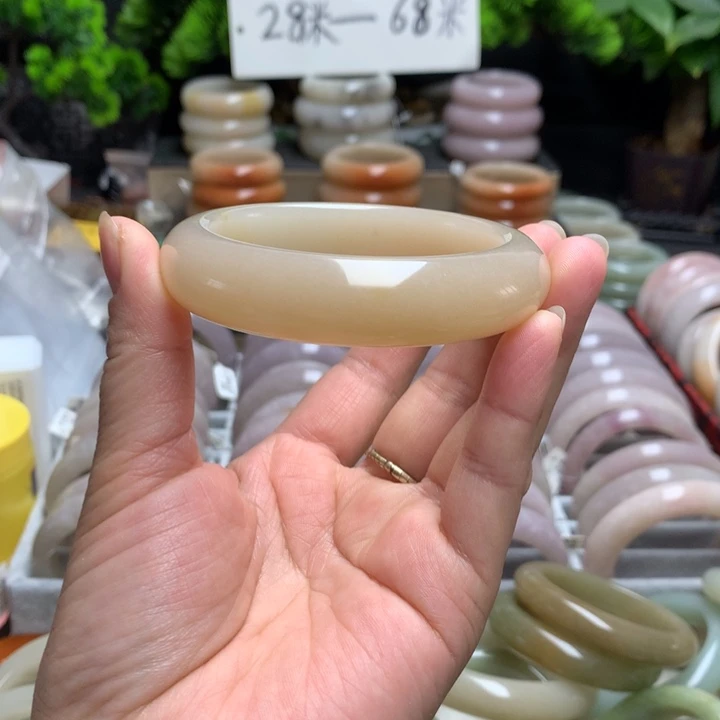 石英质玉（佘太翠）未镶嵌手镯58.8