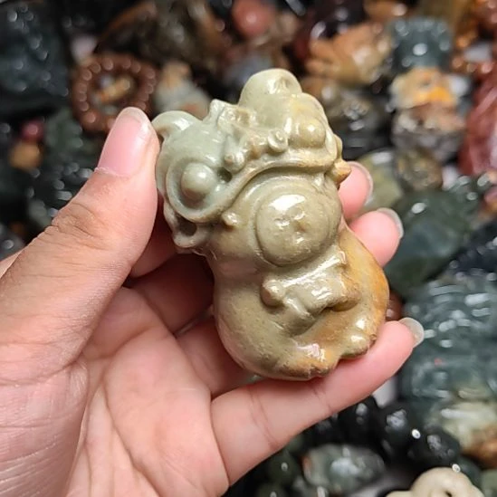 未镶嵌岫岩河磨玉（透闪石质玉）挂件