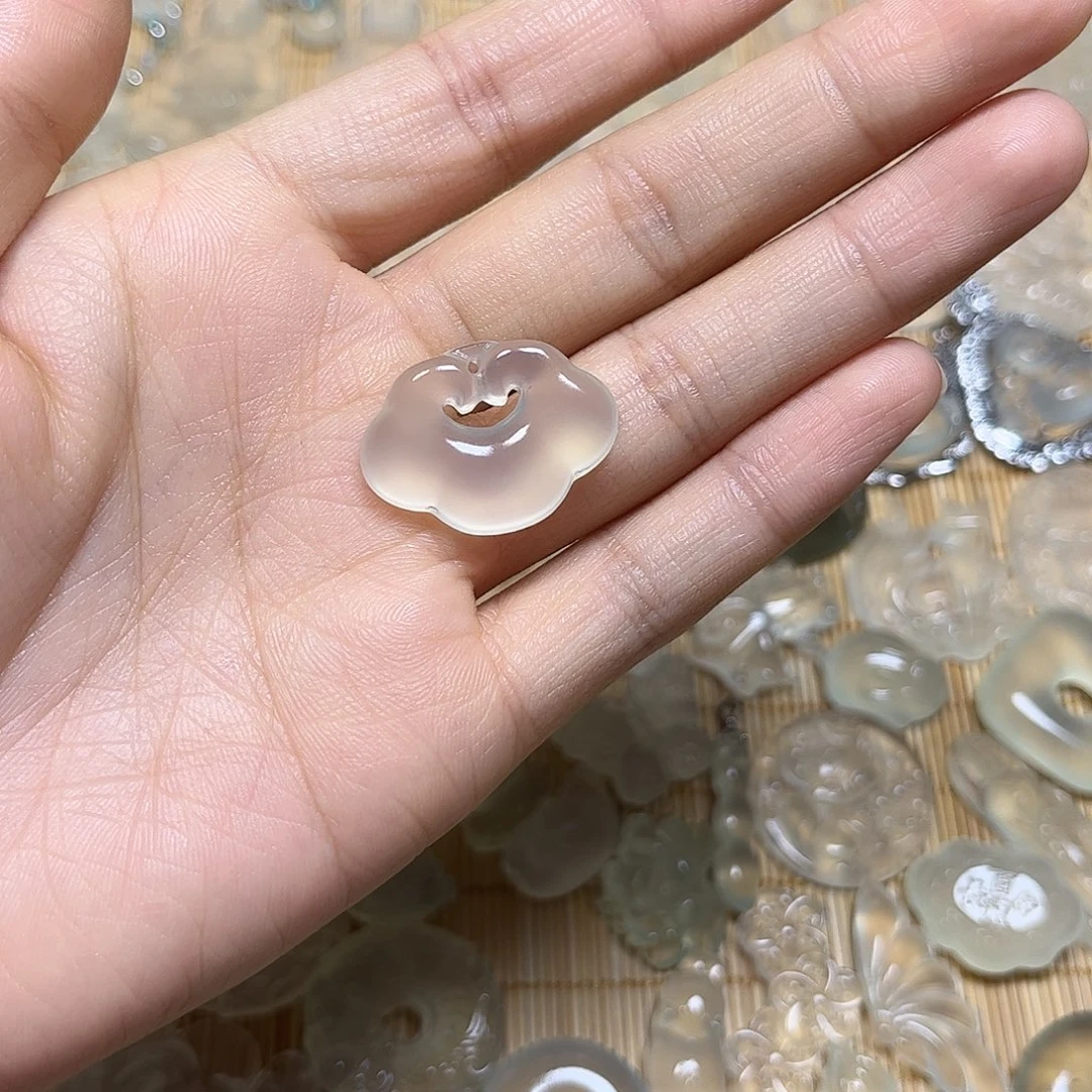 曦***护岫玉未镶嵌颈饰吊坠