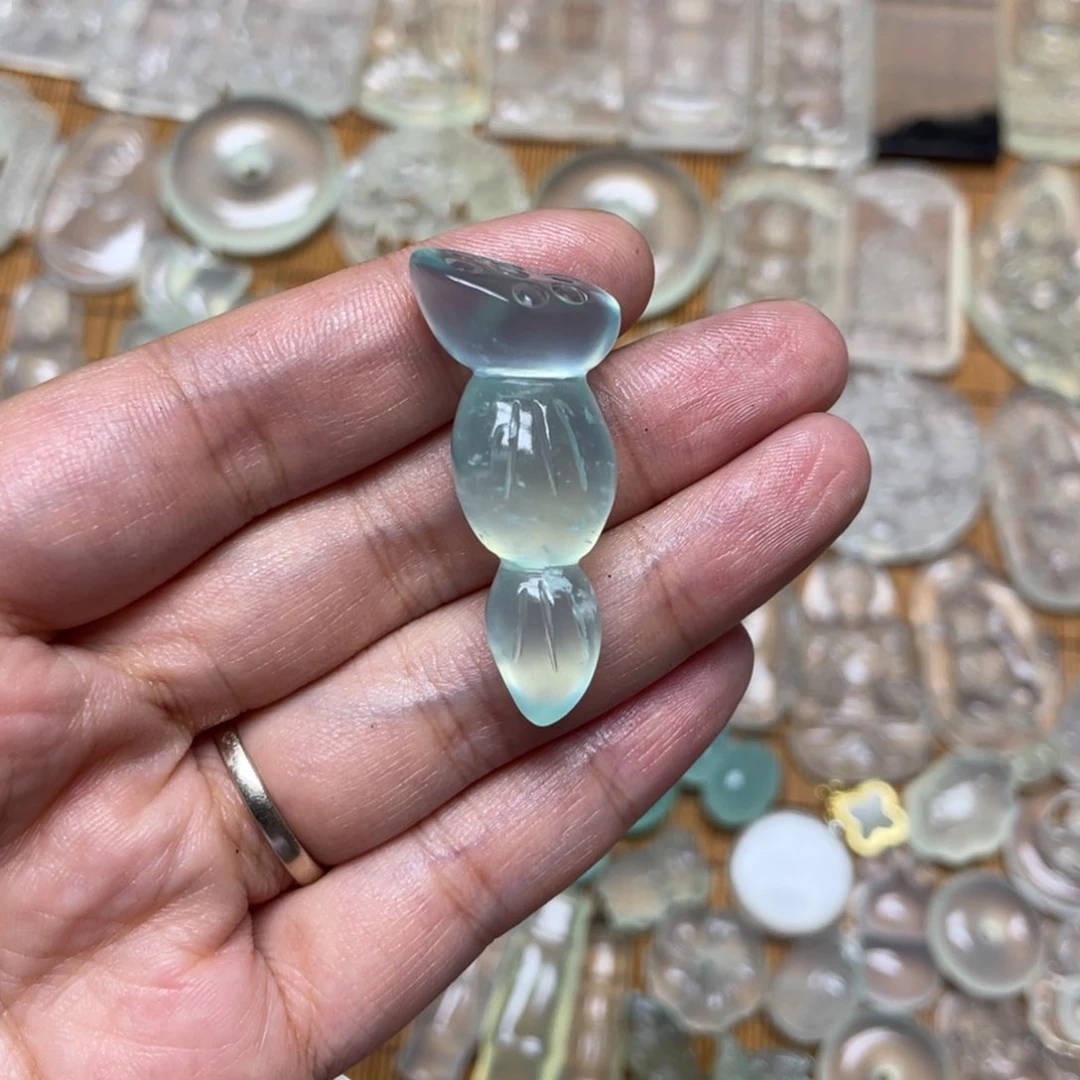 未镶嵌蛇纹石玉颈饰暴***哥