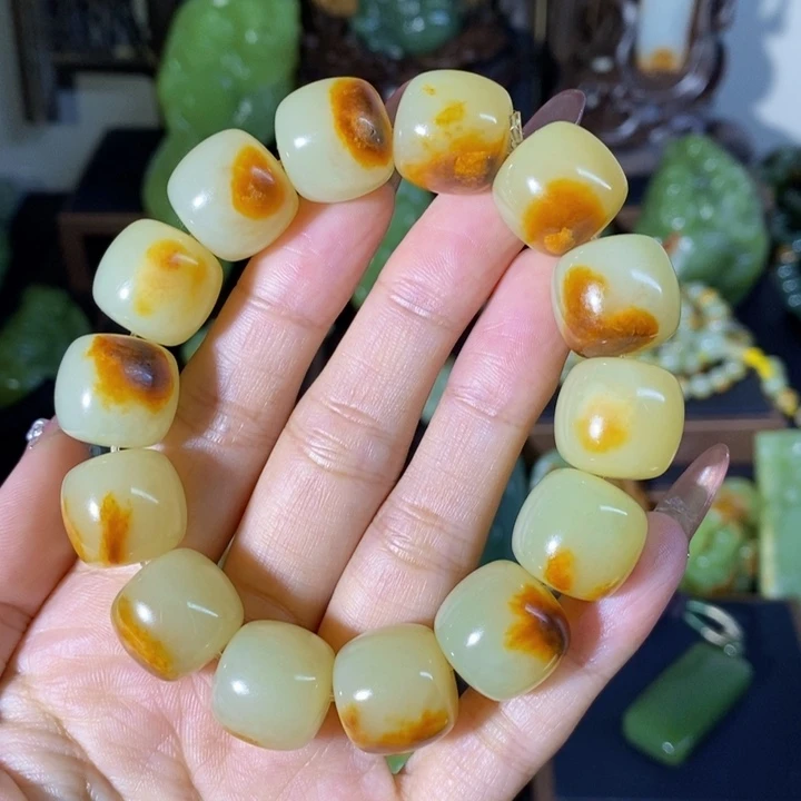 套链未镶嵌和田玉潕**玳