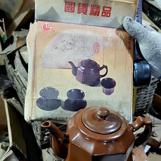 摆件盘子碗茶壶啥都有