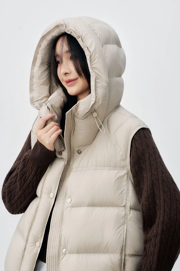 新国标90绒高端轻奢15D云感泡芙舒适柔软秋冬季连帽羽绒服马甲