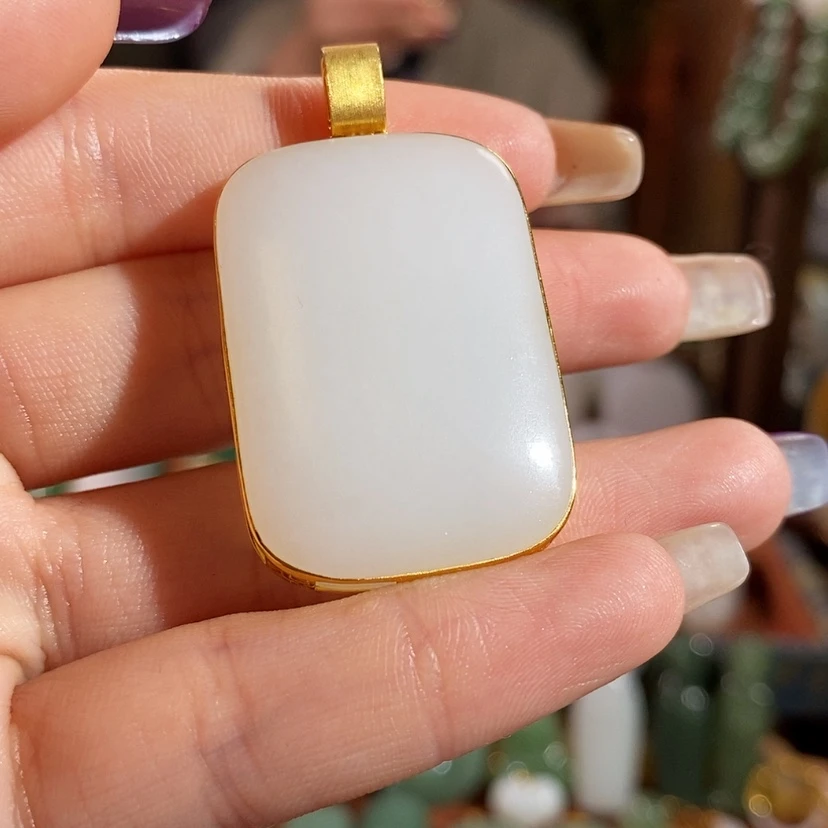 【闪购商品】吊坠(赠链)18K金镶嵌和田玉
