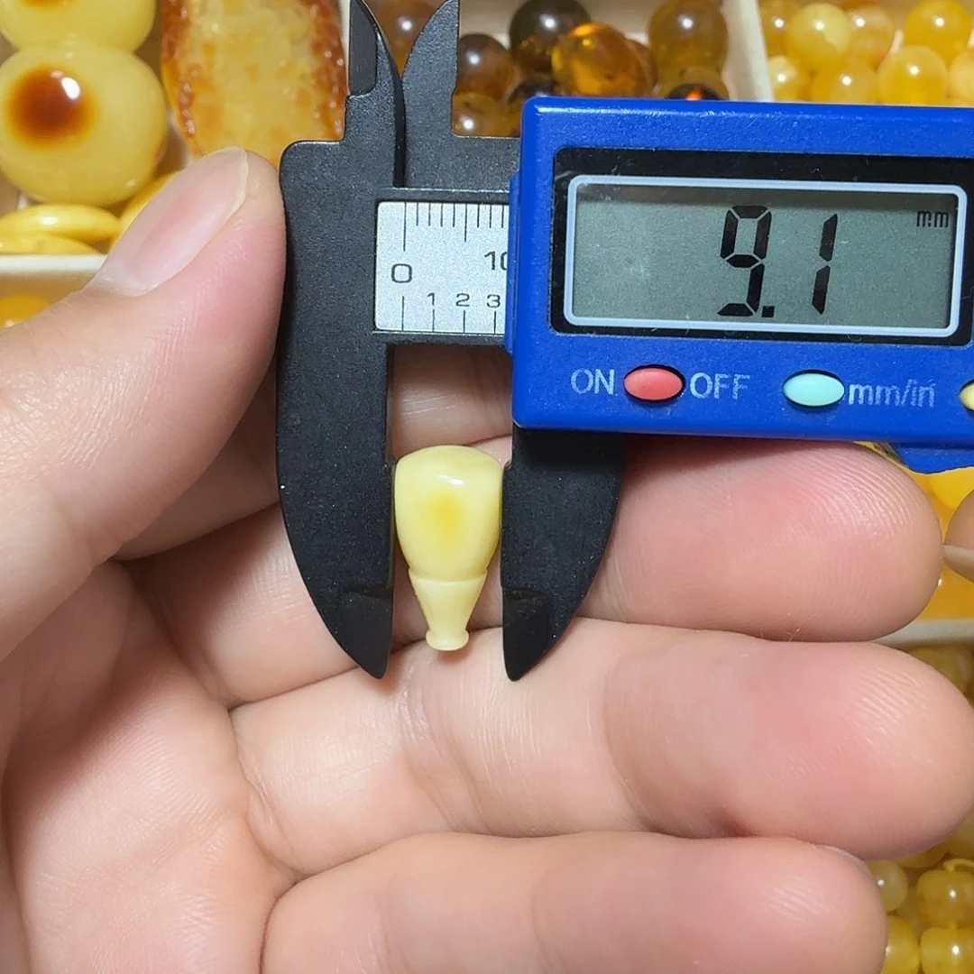 琥珀未镶嵌裸石成品