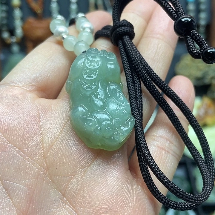 未镶嵌蛇纹石玉颈饰