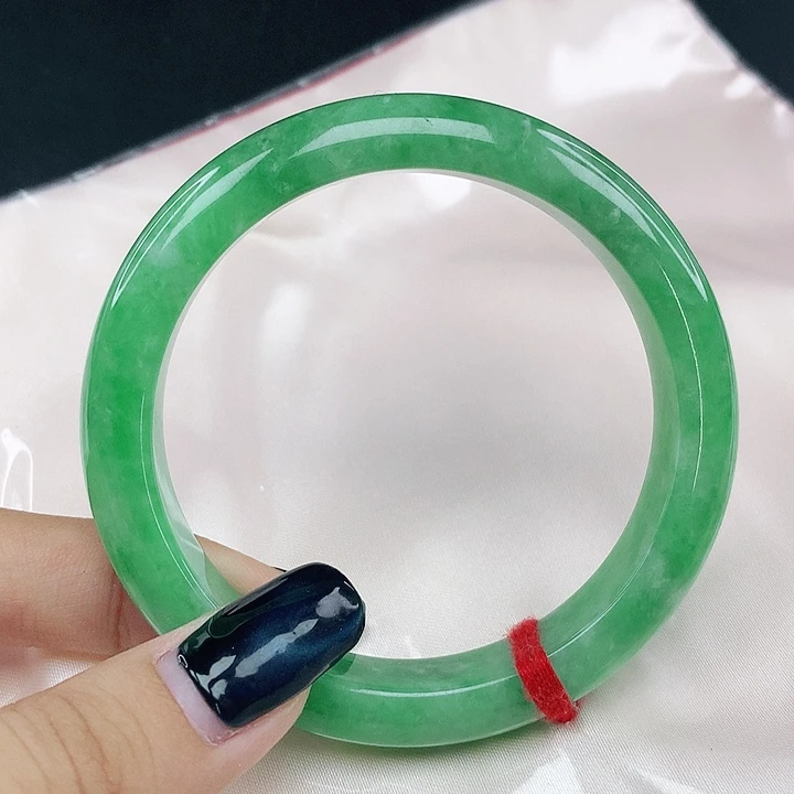 翡翠手镯未镶嵌圈56.6，1403