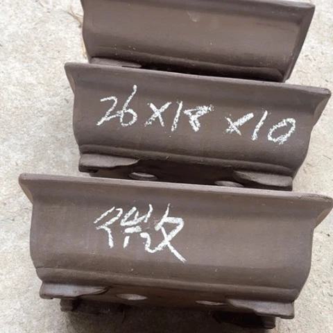 紫砂花盆50-4。     微瑕