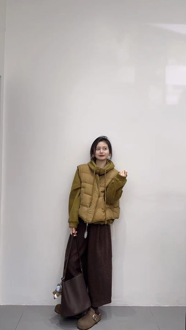 2025秋冬新款宽松黄色显瘦马甲棉服加绒连帽卫衣两件套女搭阔腿裤