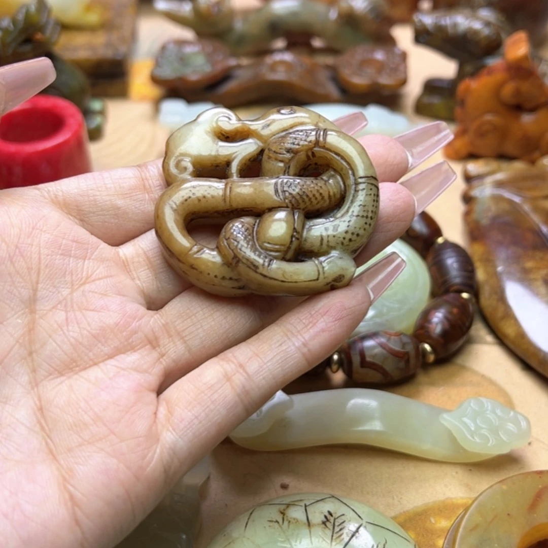 【闪购商品】蛇纹石玉颈饰未镶嵌