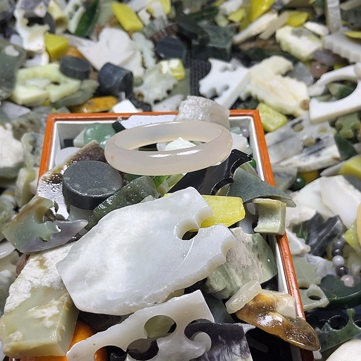 和田玉未镶嵌珠宝奇石彬